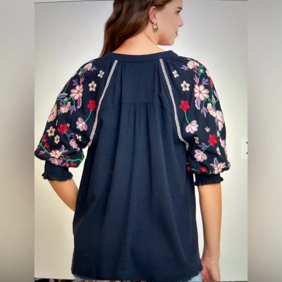 NWT Umgee Top Navy Embroidered Sleeves Linen Rayon small - large - Picture 2 of 2